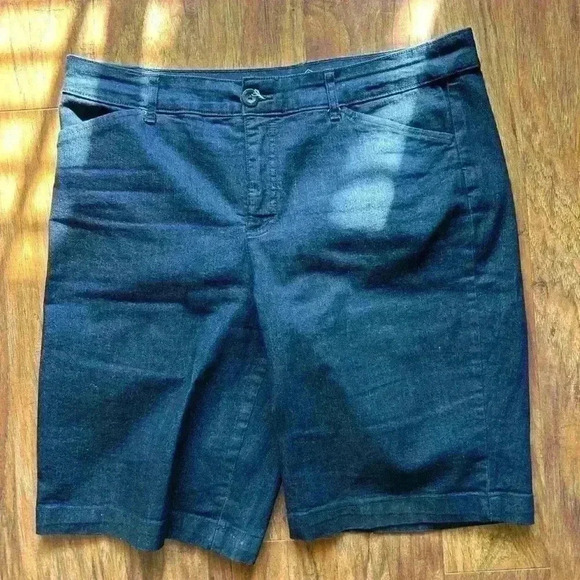 St. John’s Bay Bermuda Shorts Women’s Size 16 Dark Denim - Picture 1 of 7